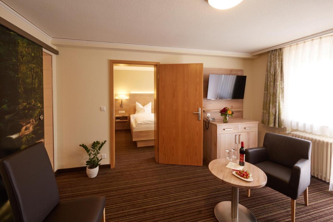 Wander- & Wellnesshotel Naegele ヘーヘンシュヴァント エクステリア 写真