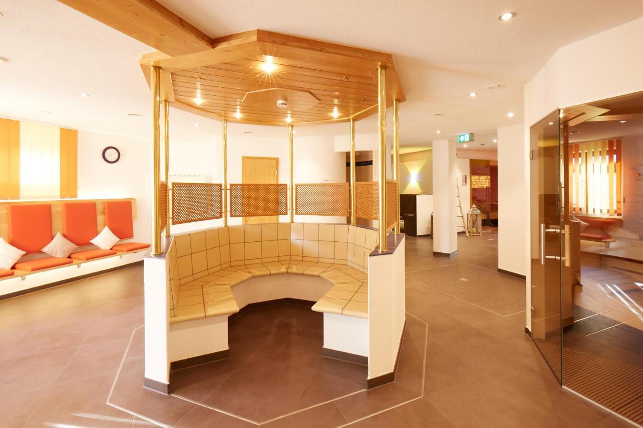 Wander- & Wellnesshotel Naegele ヘーヘンシュヴァント エクステリア 写真