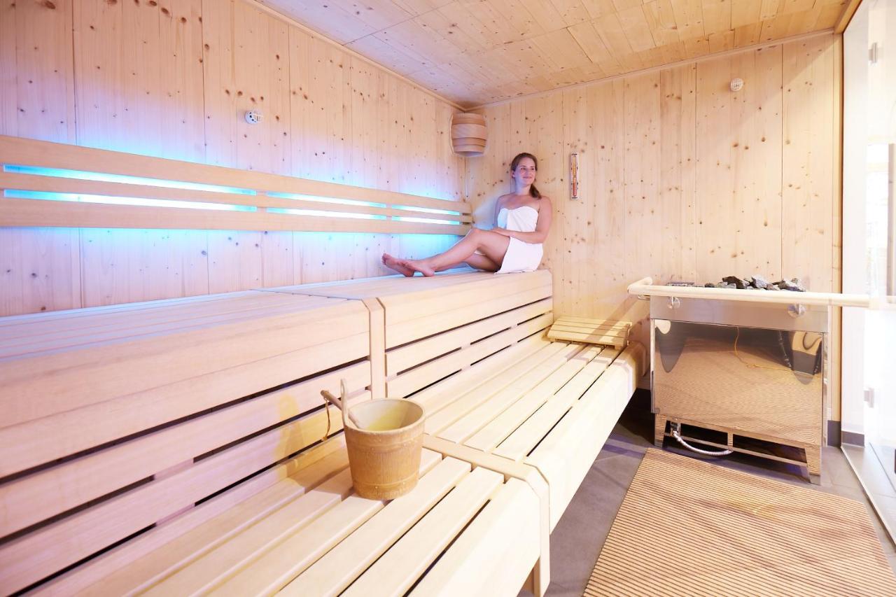 Wander- & Wellnesshotel Naegele ヘーヘンシュヴァント エクステリア 写真