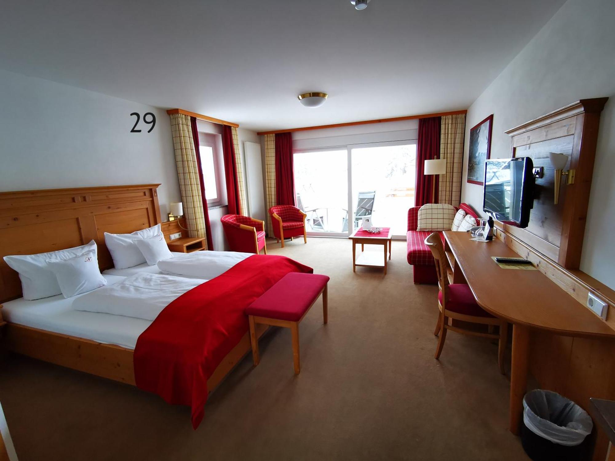 Wander- & Wellnesshotel Naegele ヘーヘンシュヴァント エクステリア 写真
